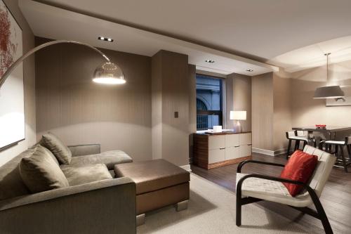 Suite Junior del hotel Hyatt Grand Central New York. Foto 3