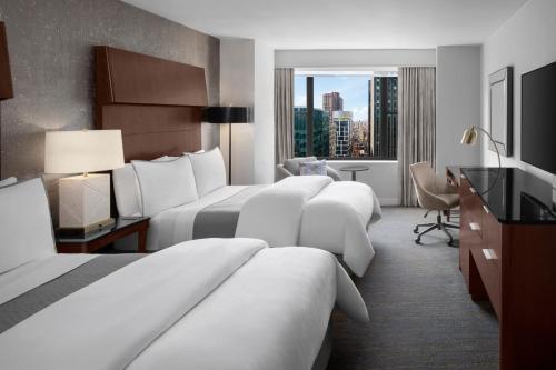 Habitación Doble Tradicional adaptada para personas con discapacidad auditiva - 2 camas dobles del hotel The Westin New York Grand Central