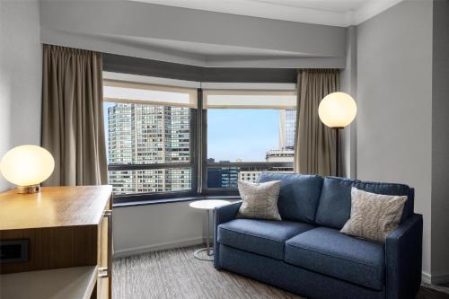 Alojamiento Urban con cama extragrande y ducha accesible en silla de ruedas adaptado para personas con movilidad reducida del hotel New York Hilton Midtown. Foto 4