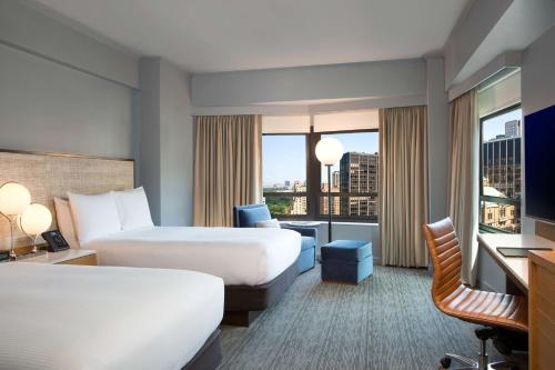 Alojamiento Esquinero Premier con 2 camas dobles del hotel New York Hilton Midtown. Foto 1