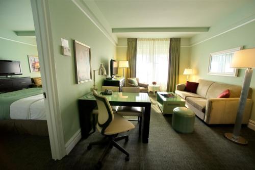 Suite Deluxe de 1 dormitorio con vistas - 1 cama extragrande del hotel Beacon. Foto 5