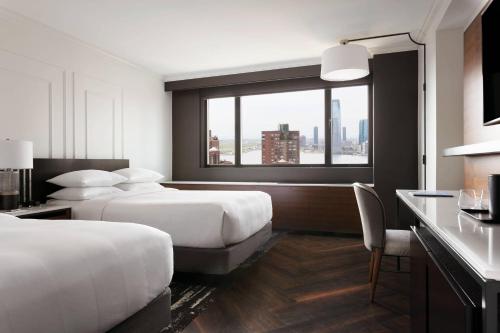 Habitación Doble Deluxe con vistas al río Hudson - 2 camas dobles del hotel New York Marriott Downtown