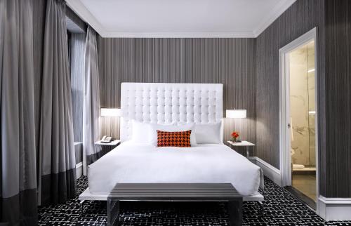 Estudio con cama extragrande y sofá cama del hotel Moderne