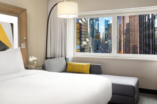 Alojamiento Social Deluxe Times Square con vistas a la bola de Times Square - 1 cama extragrande del hotel M Social Times Square New York. Foto 9