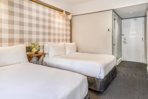 Superior 2 camas dobles del hotel Paramount. Foto 3