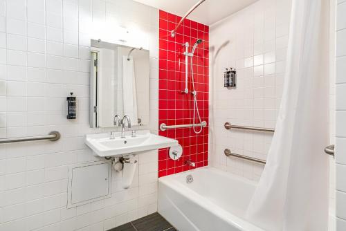 Superior Queen - Adaptada para personas con movilidad reducida del hotel Paramount. Foto 4