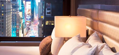 Habitación Premier Corner con 2 camas grandes del hotel Park Central New York. Foto 4