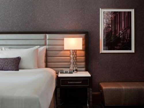 Habitación Clásica con cama extragrande del hotel Park Central New York. Foto 4