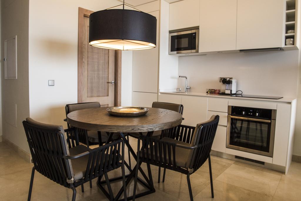 Suite 1 habitación del hotel Las Terrazas De Abama Suites. Foto 2