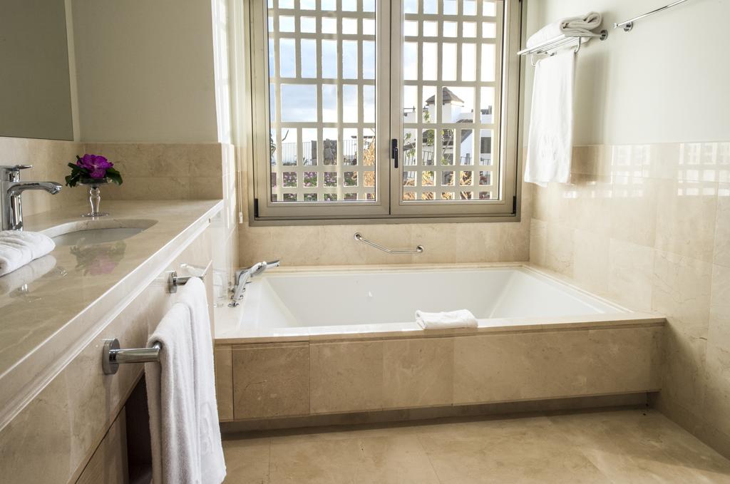 Suite 3 habitaciones del hotel Las Terrazas De Abama Suites. Foto 1