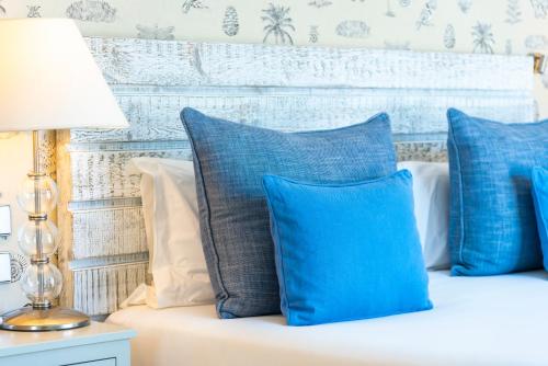 Suite de 1 dormitorio con vistas parciales al mar del hotel Las Terrazas De Abama Suites. Foto 5