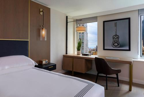 Habitación Deluxe con cama extragrande del hotel Thompson Central Park - New York. Foto 5