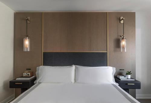 Habitación con cama extragrande. del hotel Thompson Central Park - New York. Foto 5