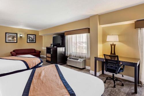 Family Room with Two Queen Beds and One Bunk Bed - Non - Smoking del hotel Best Western Plus Newark Airport West. Foto 4