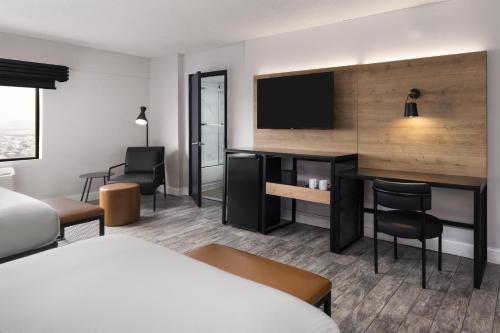 Habitación Doble con 2 camas dobles y vistas a la ciudad - No Fumadores del hotel Best Western Plus Newark Airport West. Foto 8