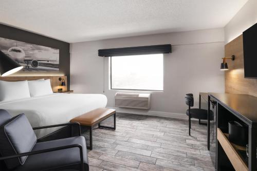 Habitación con cama extragrande y vistas a la ciudad - No fumadores del hotel Best Western Plus Newark Airport West. Foto 9