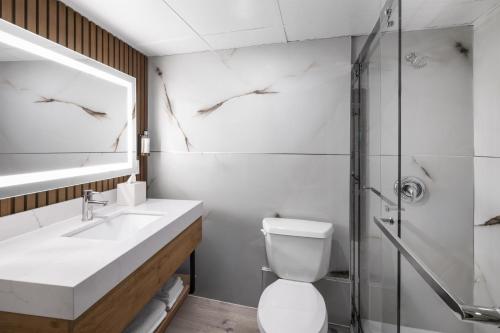 Habitación - No fumadores - Cama grande del hotel Best Western Plus Newark Airport West. Foto 10