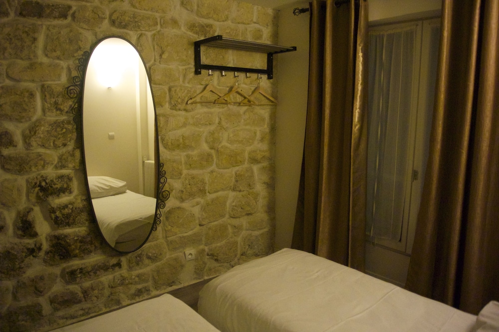 Habitación estándar con 2 camas individuales del hotel Grand Hotel de Clermont. Foto 1