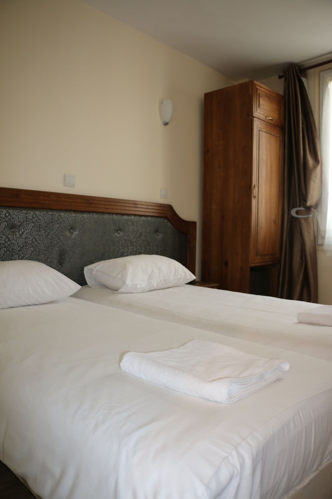 Habitación estándar con 2 camas individuales del hotel Grand Hotel de Clermont. Foto 7