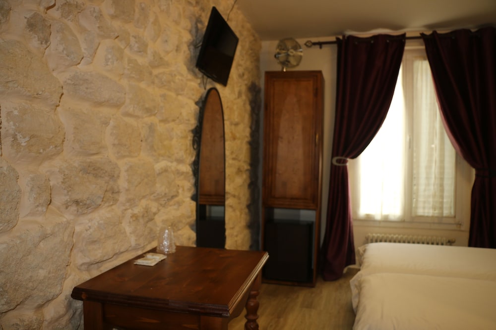 Habitación estándar con 2 camas individuales del hotel Grand Hotel de Clermont. Foto 15