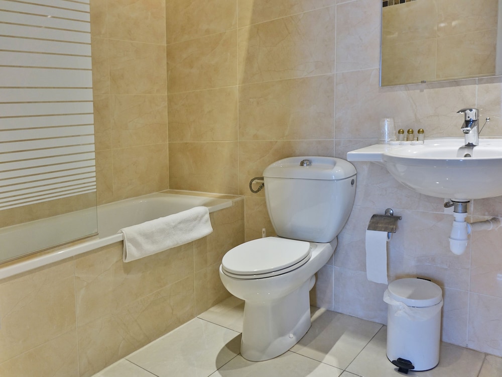 Habitación triple del hotel Touring. Foto 3