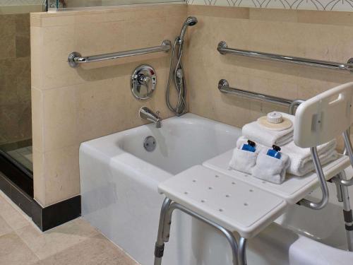 HABITACIÓN DE LUJO, 2 Camas Dobles, ACCESIBLE, DUCHA A RASO, 36 m² - 390 ft² del hotel Sofitel Philadelphia At Rittenhouse Square