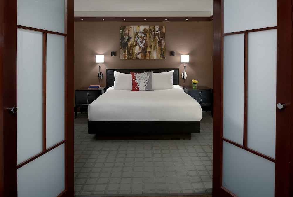 SUITE DE LUJO DE 1 DORMITORIO, 1 Cama King, Salón Independiente con Sofá Cama, 45 m² - 490 ft² del hotel Sofitel Philadelphia At Rittenhouse Square. Foto 2