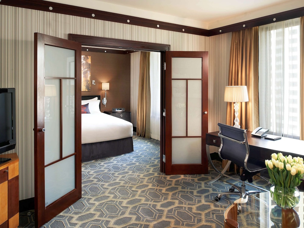 SUITE DE LUJO DE 1 DORMITORIO, 1 Cama King, Salón Independiente con Sofá Cama, 45 m² - 490 ft² del hotel Sofitel Philadelphia At Rittenhouse Square. Foto 3