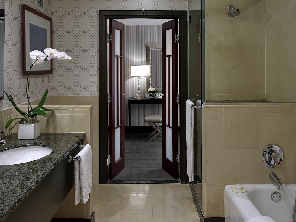 SUITE DE LUJO DE 1 DORMITORIO, 1 Cama King, Salón Independiente con Sofá Cama, 45 m² - 490 ft² del hotel Sofitel Philadelphia At Rittenhouse Square. Foto 5