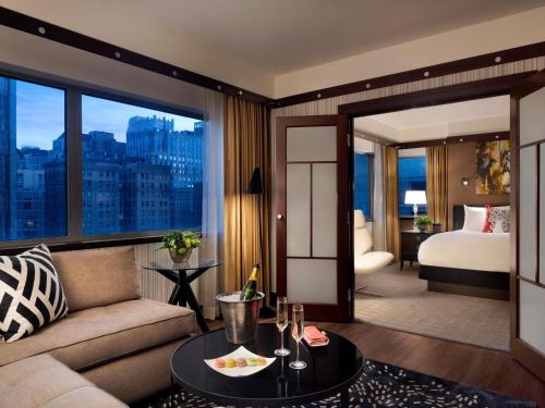 SUITE DE LUJO DE 1 DORMITORIO, 1 Cama King, ACCESIBLE, DUCHA A RASO, SOFÁ CAMA, 45 m² 490 ft² del hotel Sofitel Philadelphia At Rittenhouse Square
