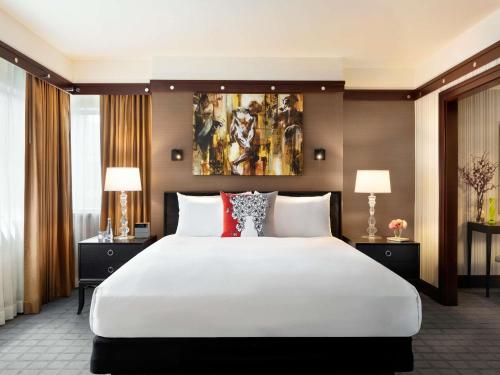 SUITE PRESTIGE DE ESQUINA DE 1 DORMITORIO 1 Cama King ACCESIBLE BAÑERA CON BARRAS DE APOYO, SOFÁ CAMA 45 m² 490 ft² del hotel Sofitel Philadelphia At Rittenhouse Square