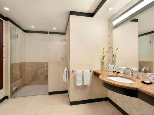 HABITACIÓN SUPERIOR, 1 Cama King, ACCESIBLE, DUCHA A RASO, PLANTAS 4 - 11, 32 m² 350 ft² del hotel Sofitel Philadelphia At Rittenhouse Square. Foto 6