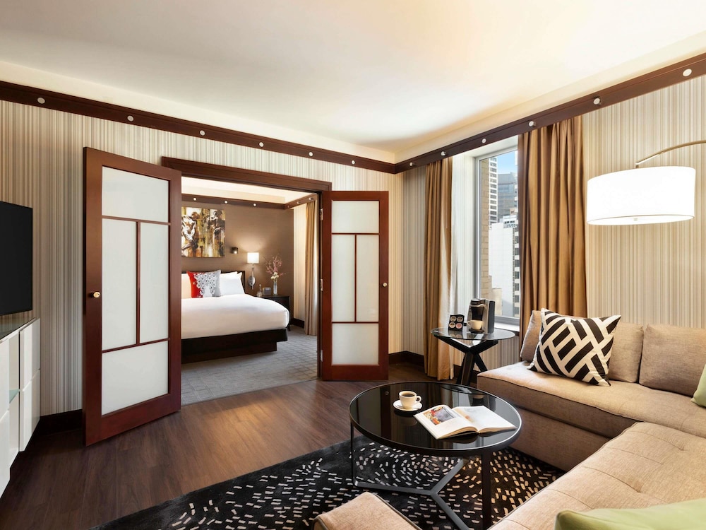 SUITE DE LUJO DE 1 DORMITORIO, 1 Cama King, ACCESIBLE, BAÑERA CON BARRAS DE APOYO, SOFÁ CAMA, 45 m² 490 ft² del hotel Sofitel Philadelphia At Rittenhouse Square. Foto 5