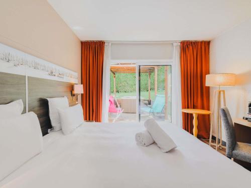Executive Room with Private Terrace and Garden View del hotel Mercure Annecy Sur. Foto 3
