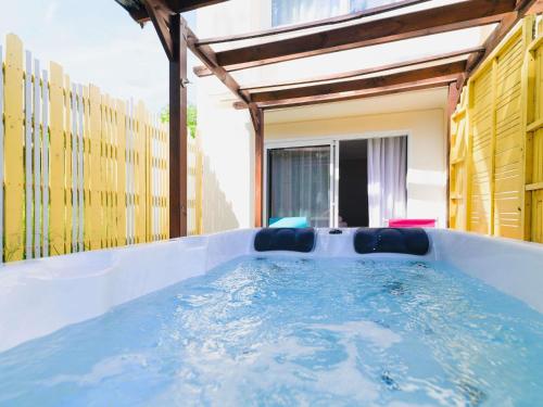 Executive Room with Private Terrace and Garden View del hotel Mercure Annecy Sur. Foto 4