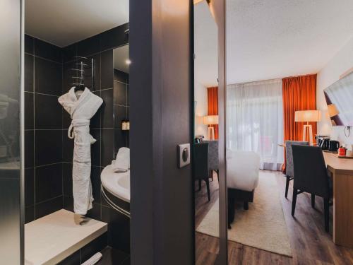 Executive Room with Private Terrace and Garden View del hotel Mercure Annecy Sur. Foto 6