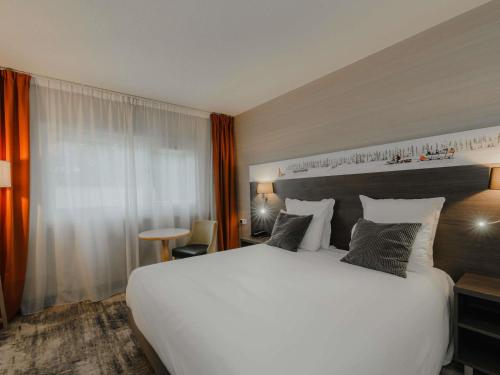 Classic Room with One Double Bed and Twin Beds del hotel Mercure Annecy Sur. Foto 3