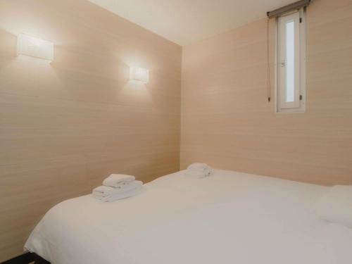 Classic Room with One Double Bed and Twin Beds del hotel Mercure Annecy Sur. Foto 5