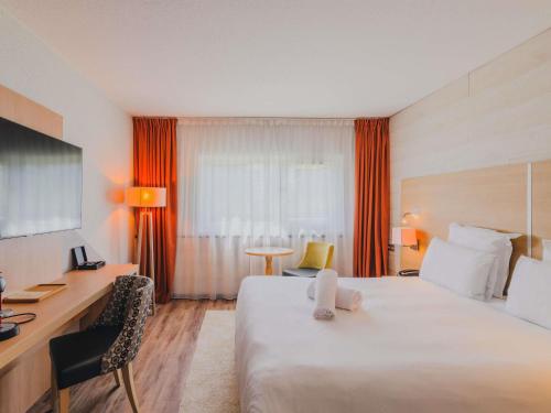 Habitación Doble Privilege con vistas al jardín del hotel Mercure Annecy Sur. Foto 4