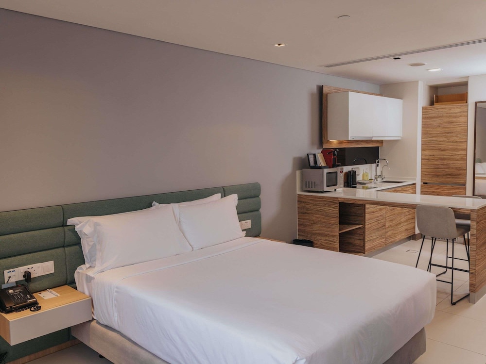 Estudio ejecutivo del hotel Novotel Living Singapore Orchard. Foto 13