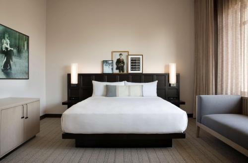 Habitación Deluxe con cama extragrande del hotel The Clift Royal Sonesta San Francisco