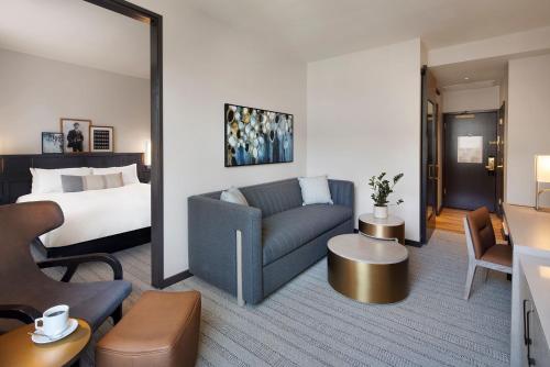 Suite de 1 dormitorio con cama extragrande - No fumadores del hotel The Clift Royal Sonesta San Francisco. Foto 5