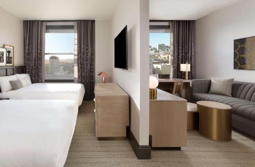 Suite Junior con 2 camas grandes del hotel The Clift Royal Sonesta San Francisco. Foto 2