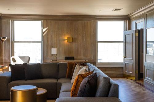 Suite del hotel The Clift Royal Sonesta San Francisco. Foto 3