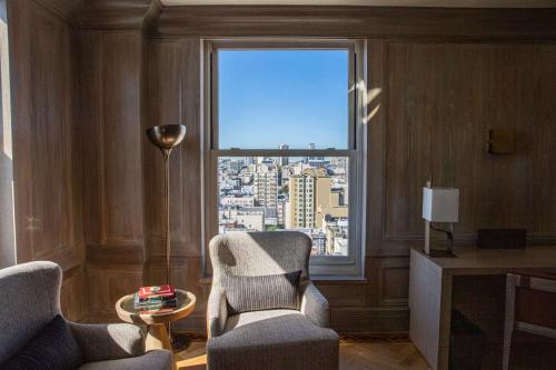 Suite del hotel The Clift Royal Sonesta San Francisco. Foto 4