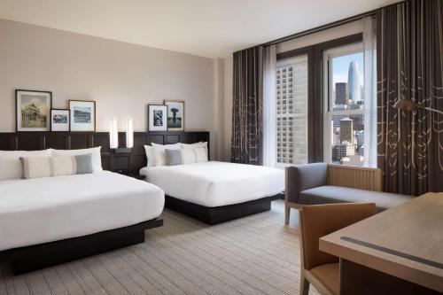 Habitación con 2 camas grandes - Adaptada para personas con discapacidad del hotel The Clift Royal Sonesta San Francisco
