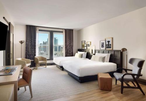Habitación con 2 camas grandes - Adaptada para personas con discapacidad del hotel The Clift Royal Sonesta San Francisco. Foto 1