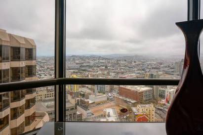 Suite Junior Deluxe con vistas - 1 cama extragrande del hotel Parc 55 San Francisco - A Hilton. Foto 1