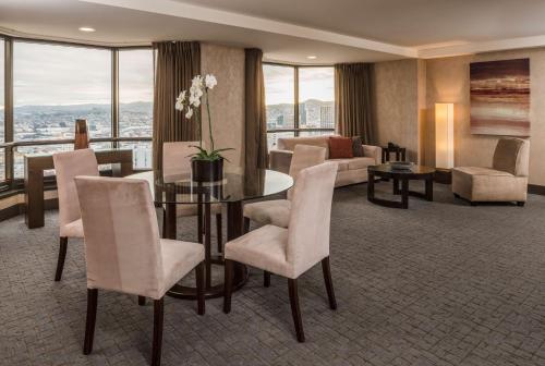 Suite Sunset - Con cama de extragrande del hotel Parc 55 San Francisco - A Hilton. Foto 2