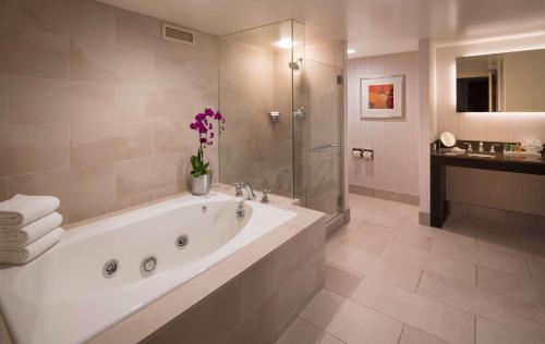 Suite Sunset - Con cama de extragrande del hotel Parc 55 San Francisco - A Hilton. Foto 3